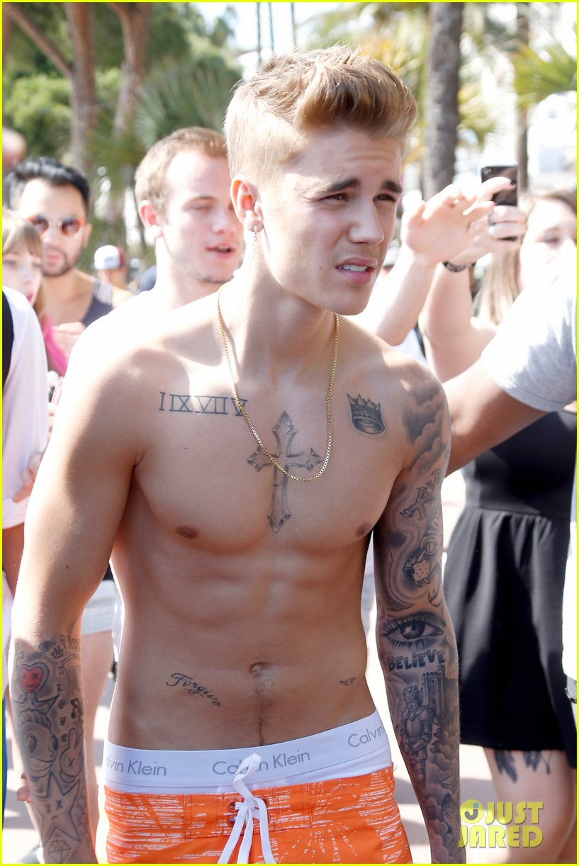 Justin Bieber Goes Shirtless Again While Hanging Out At Cannes Film Festival Photo 677991