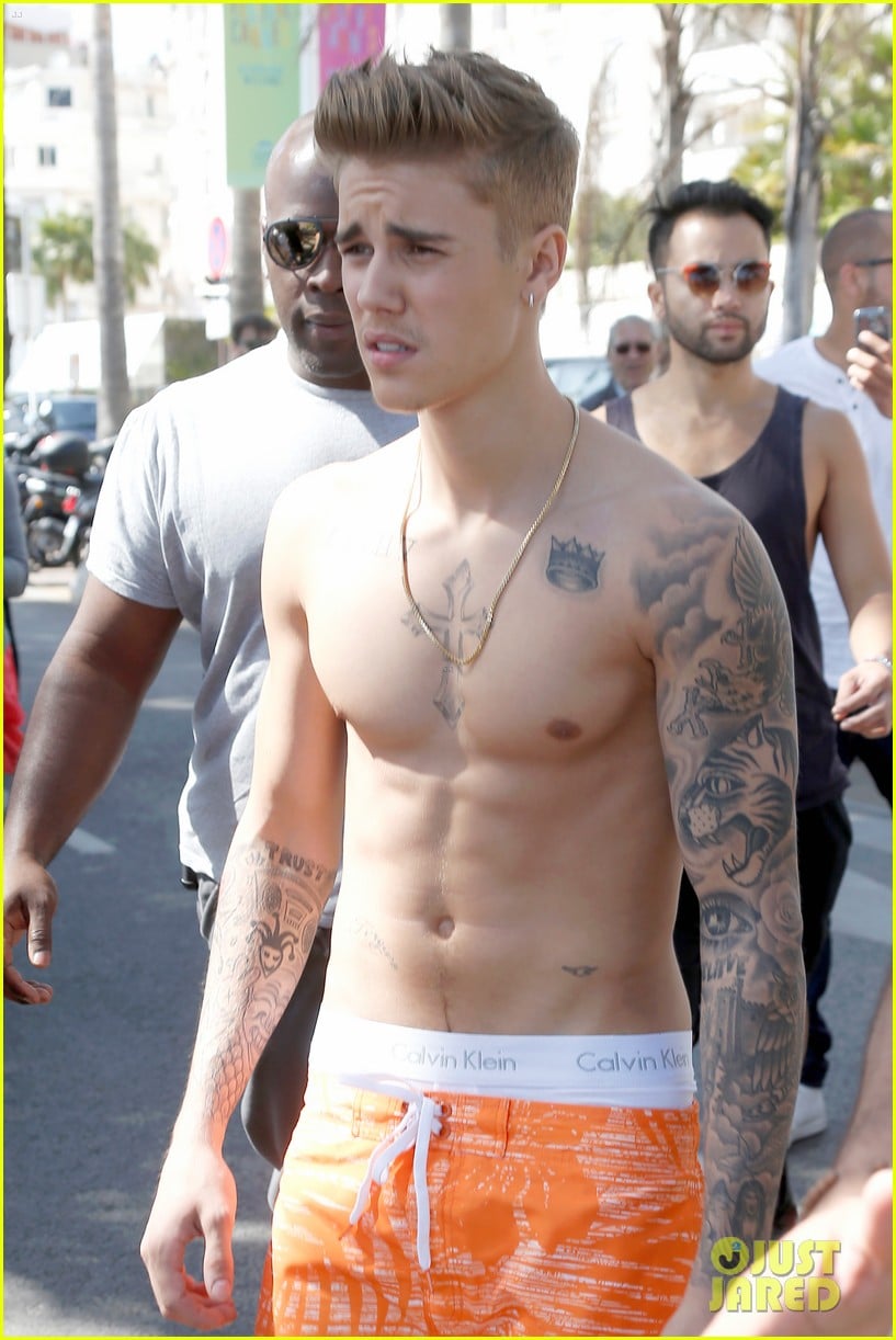justin bieber continues going shirtless cannes 06