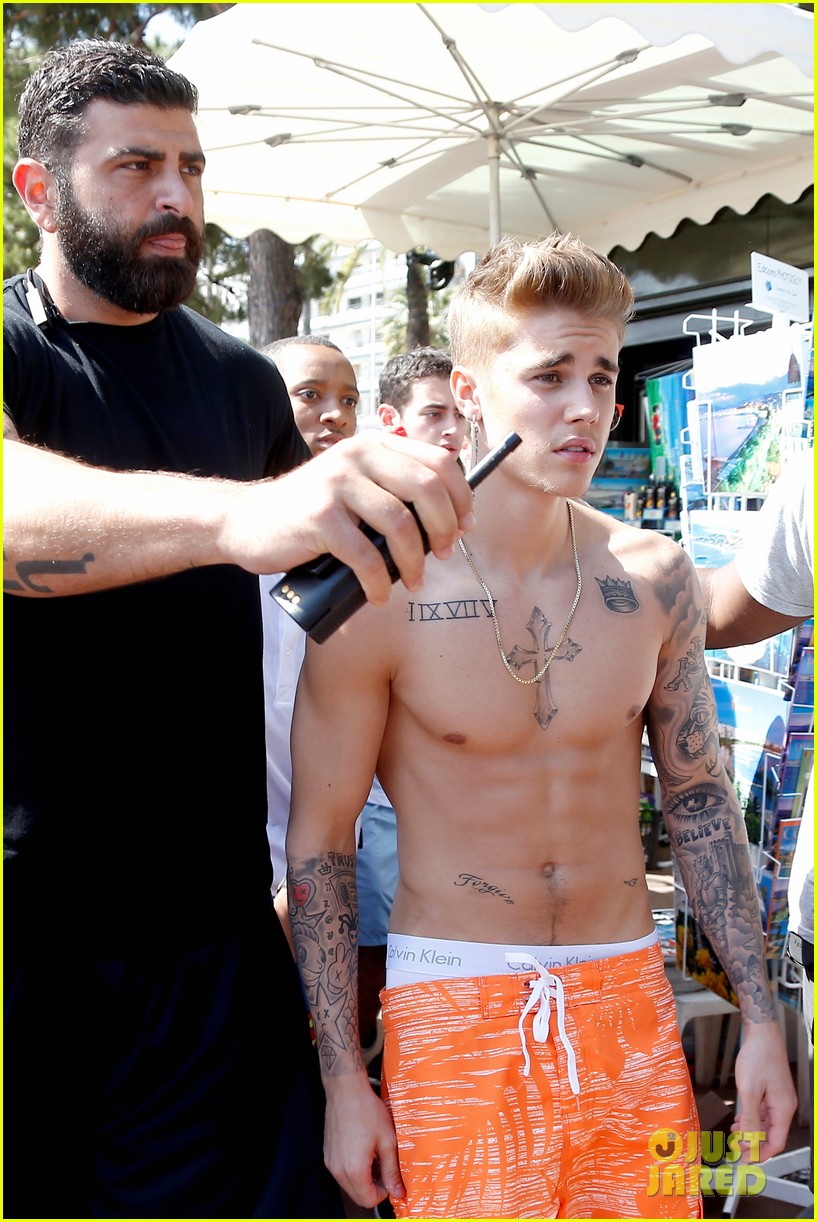 justin bieber continues going shirtless cannes 21