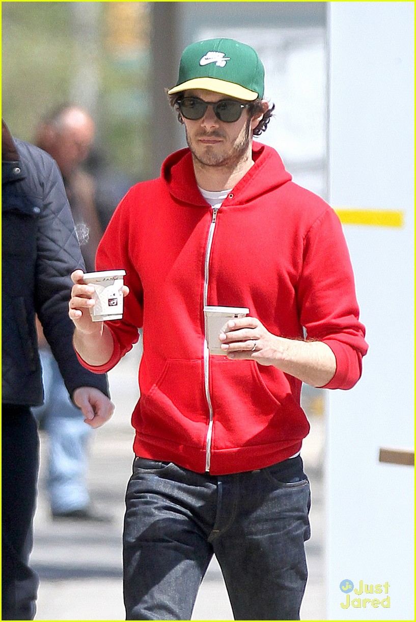 adam brody makes a coffee run for two01