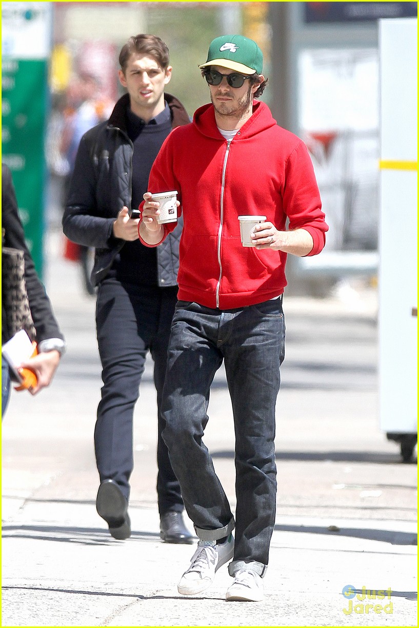 adam brody makes a coffee run for two06