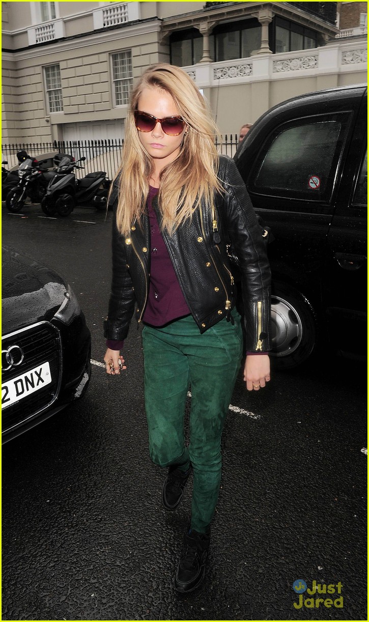 cara delevingne pineapple pants three outfits 05