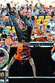 jason derulo jumps around at the australian football a league grand final01