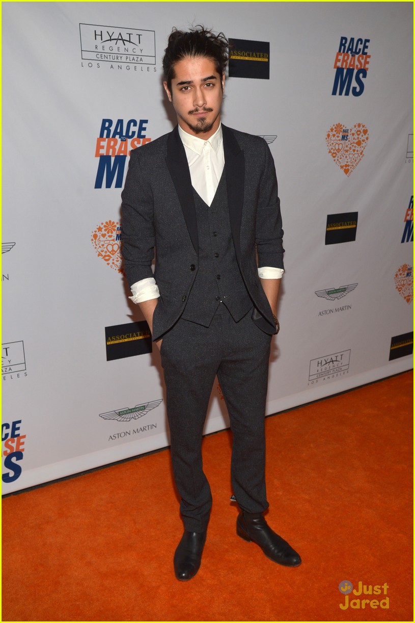 avan jogia cozies up to girlfriend zoey deutch at race to erase ms event04