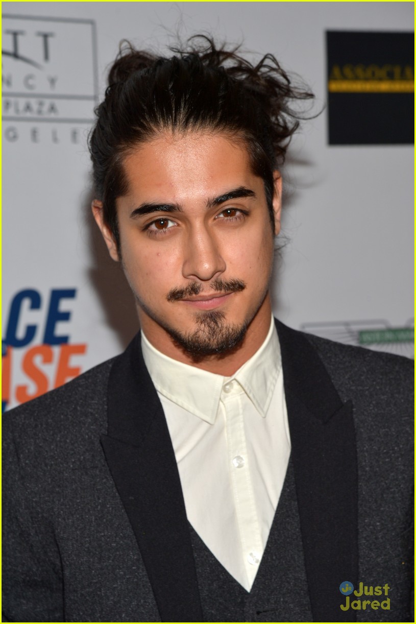 avan jogia cozies up to girlfriend zoey deutch at race to erase ms event05