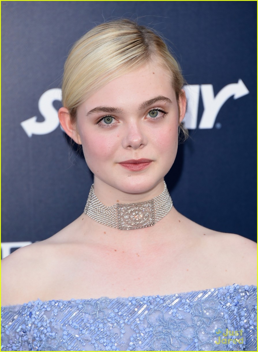 elle fanning maleficent hollywood premiere 04