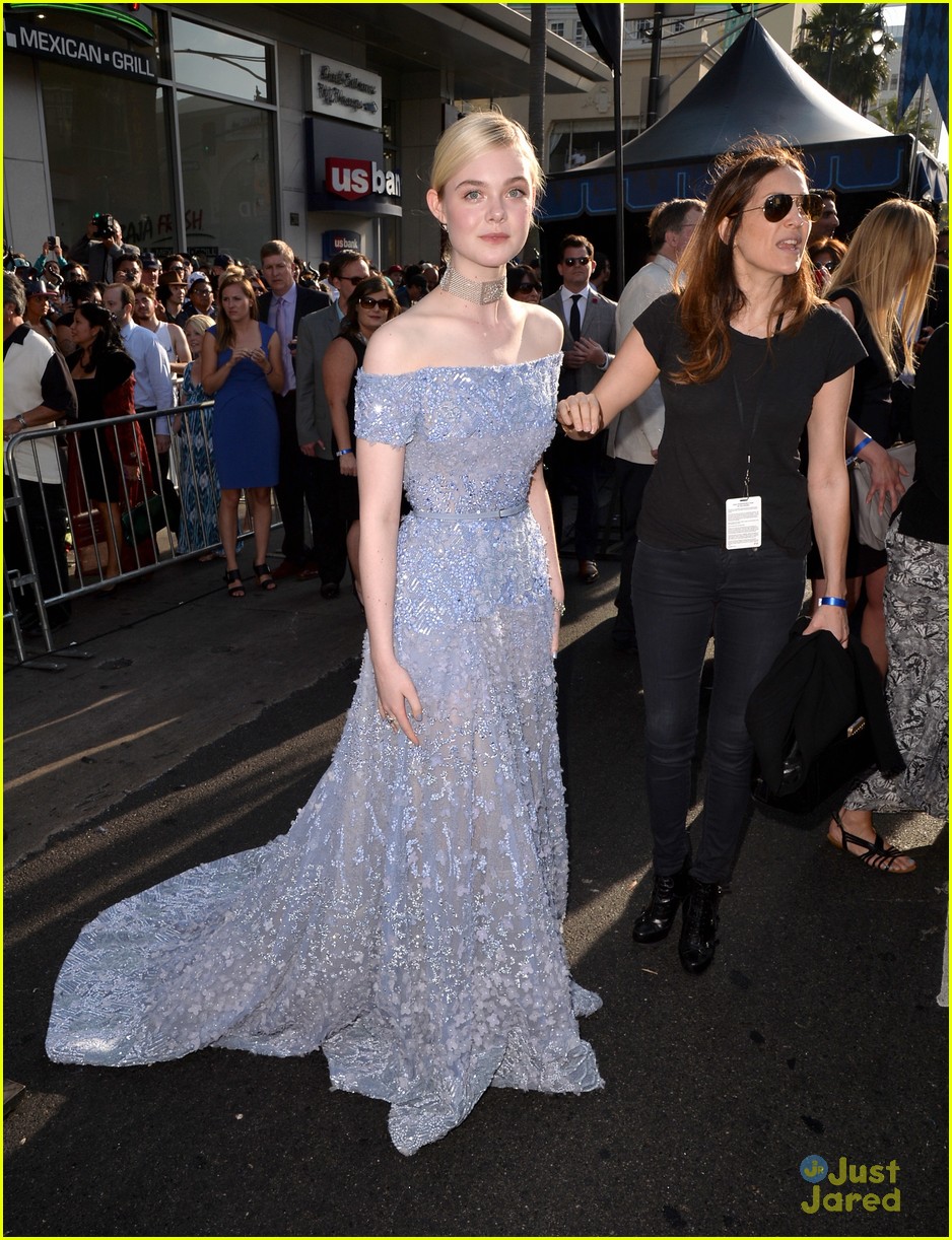 elle fanning maleficent hollywood premiere 07