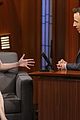 emma roberts shorter hair late night with seth meyers 01