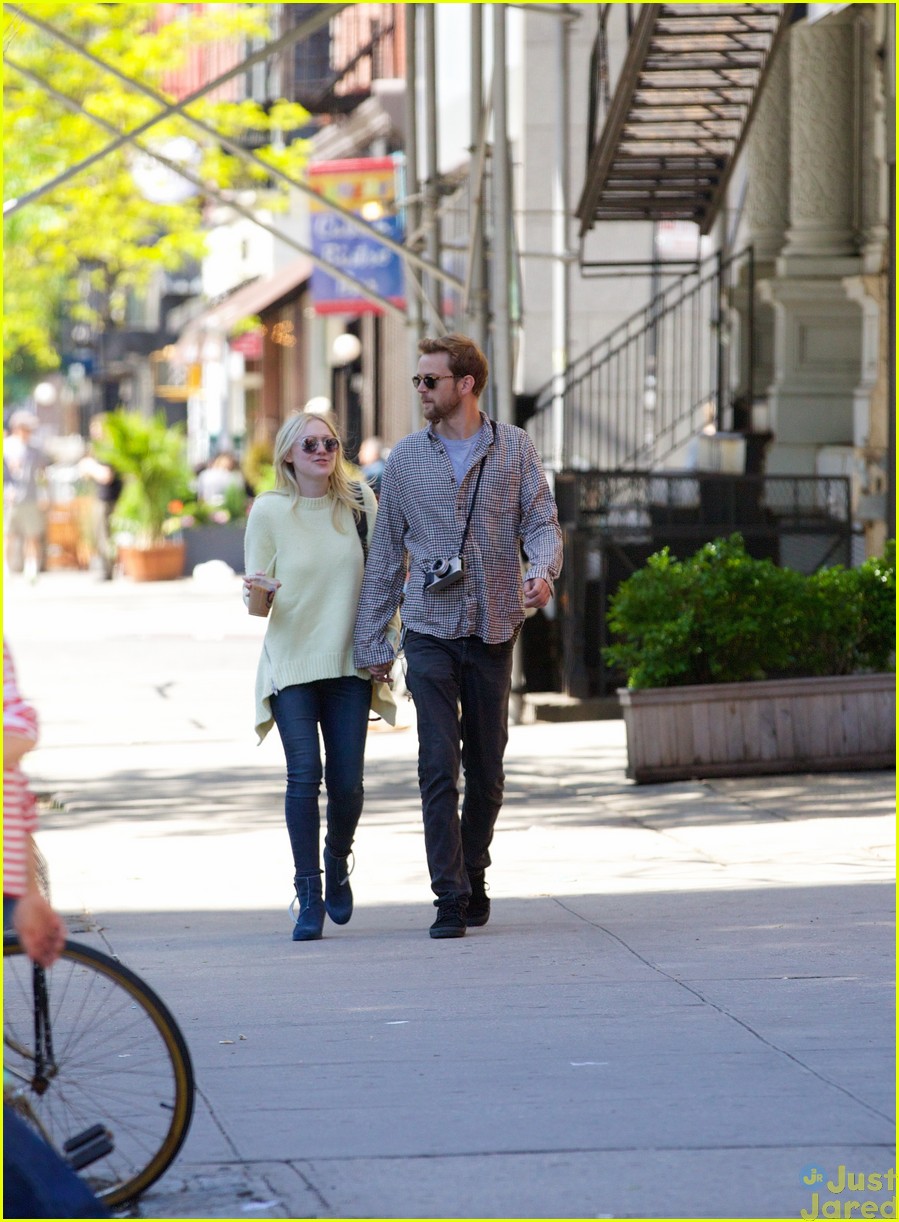 dakota fanning keeps close to her boyfriend while out in nyc21