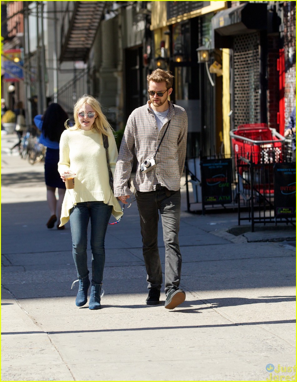 dakota fanning keeps close to her boyfriend while out in nyc28