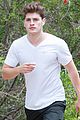 gregg sulkin keeps american accent between takes 04