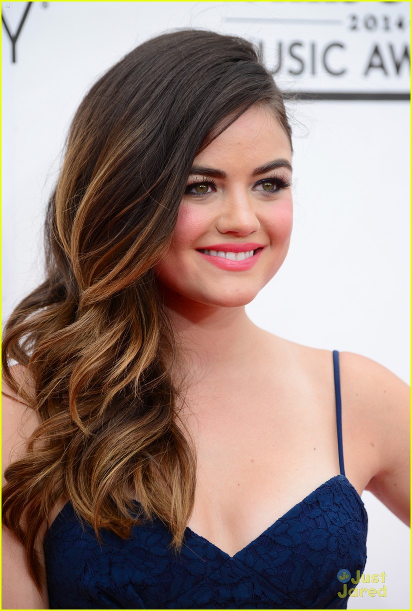 lucy hale sarah hyland gorgeous gals at billboard music awards 2014 01