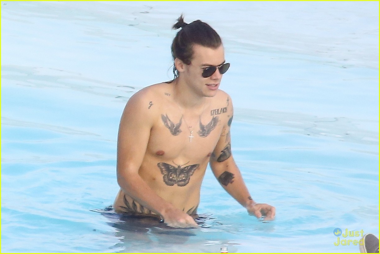 harry styles shirtless pool again 04