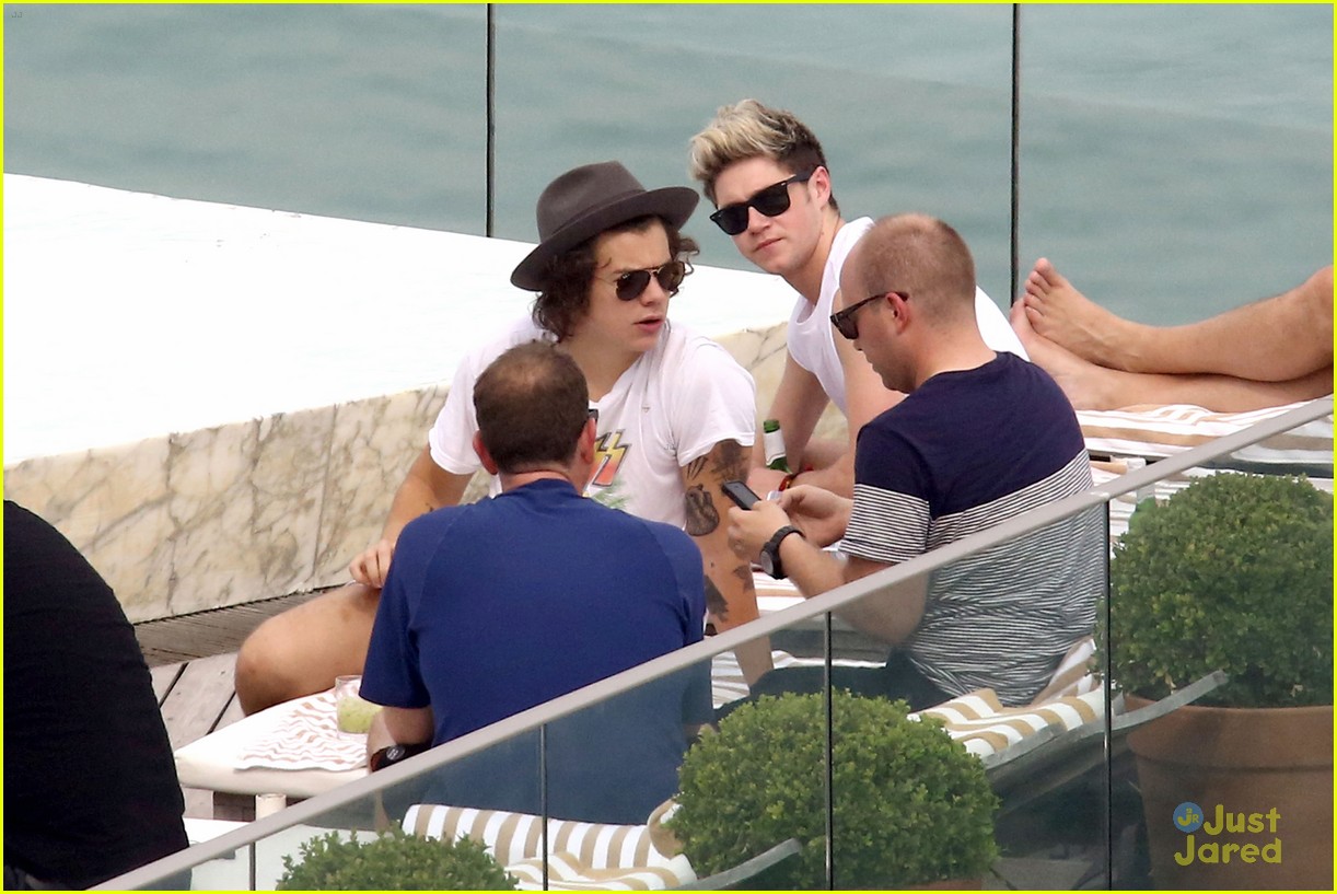 harry styles shirtless rio tossed in pool 03
