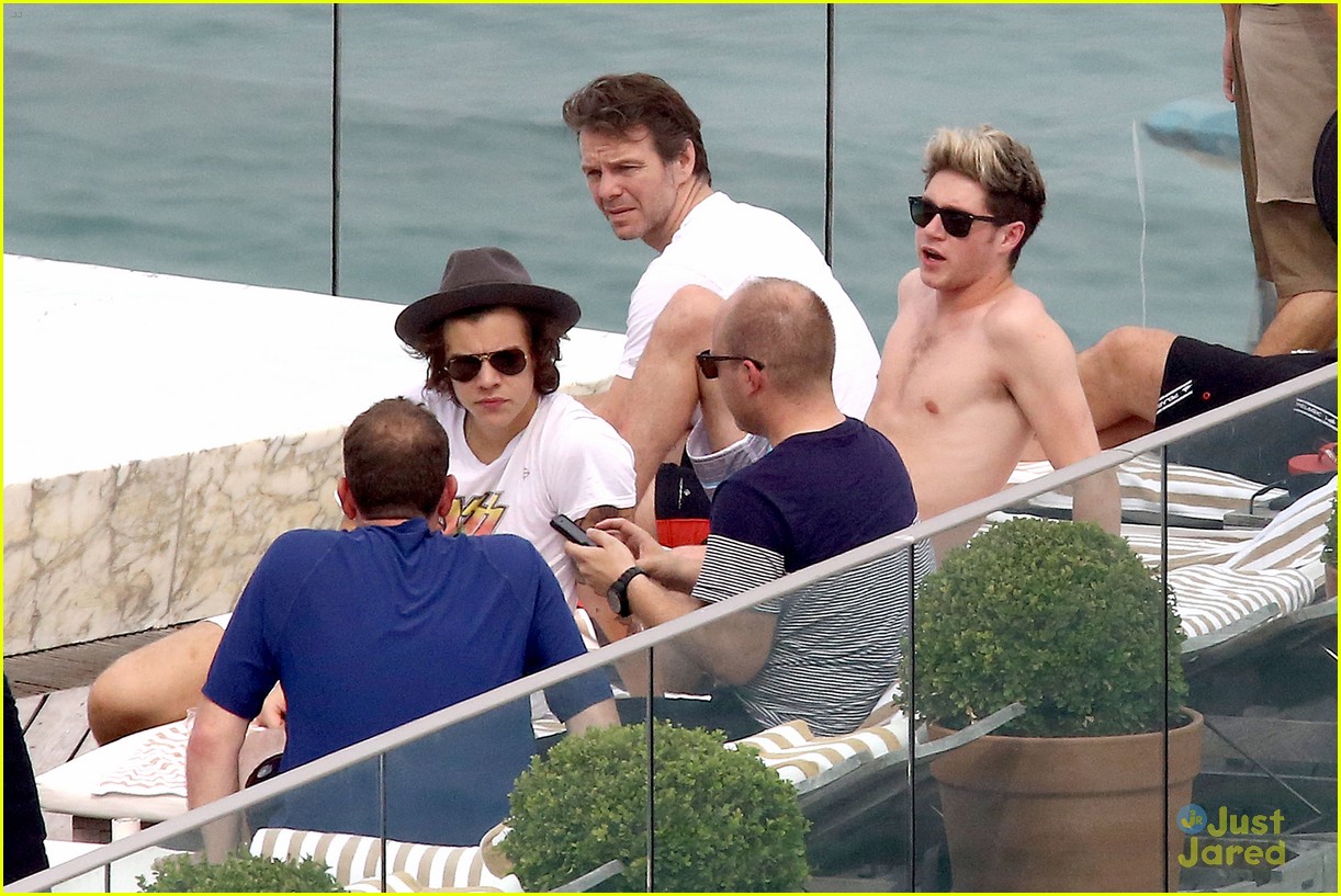 harry styles shirtless rio tossed in pool 09