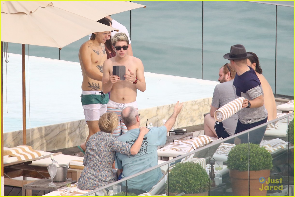 harry styles shirtless rio tossed in pool 11