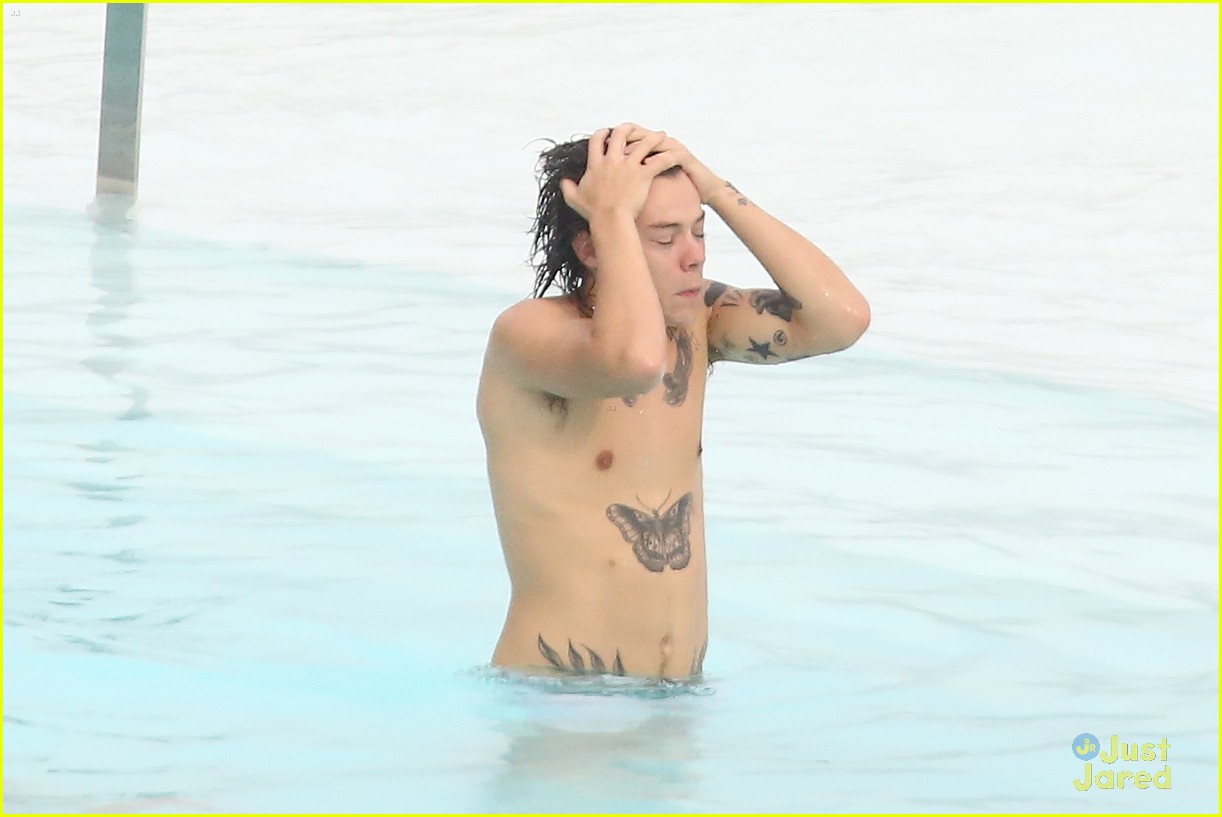 harry styles shirtless rio tossed in pool 14