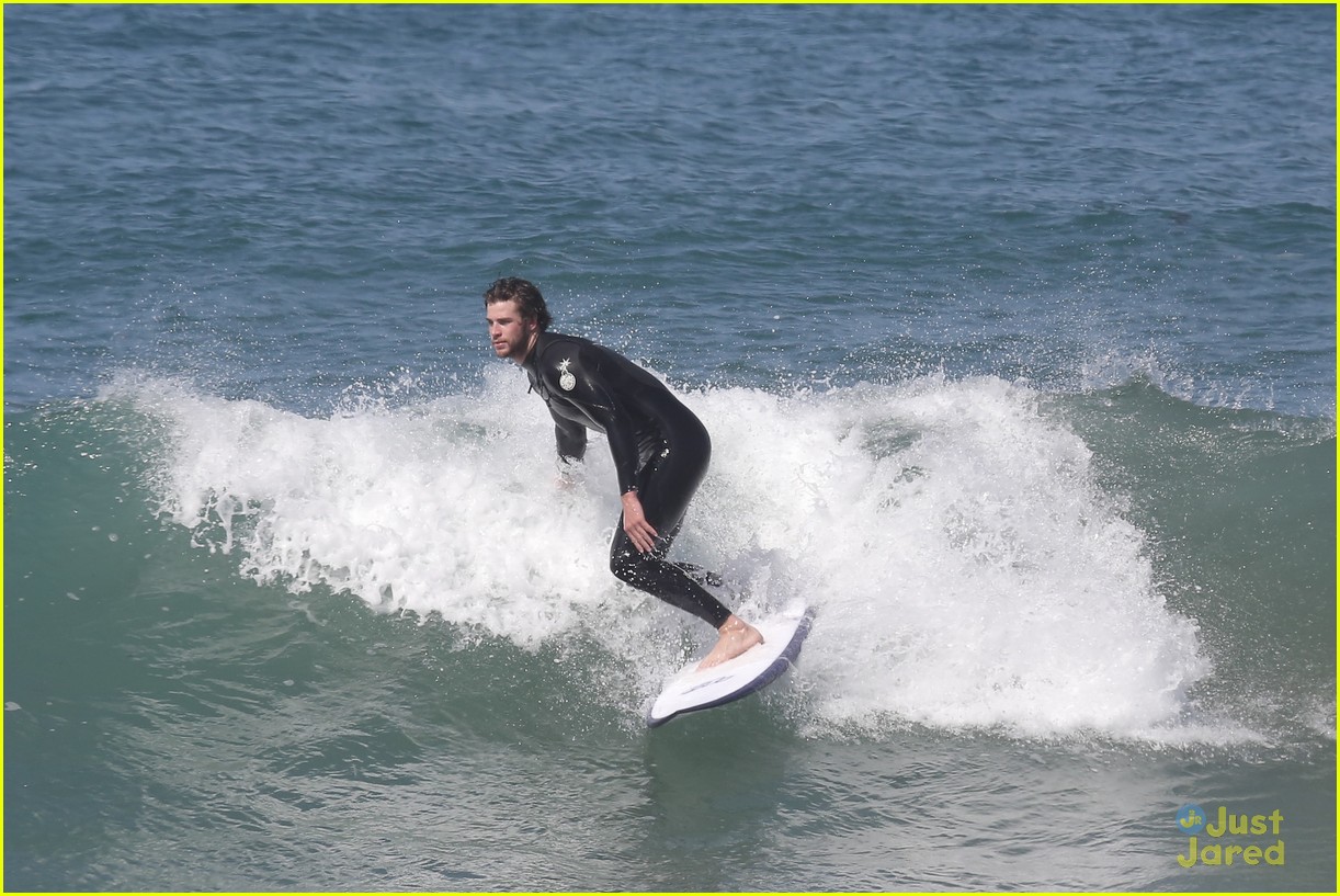liam hemsworth surfs the waves with his brother luke01