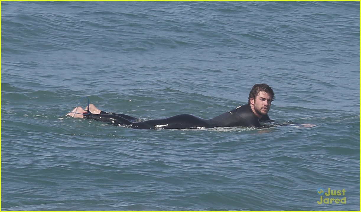 liam hemsworth surfs the waves with his brother luke02