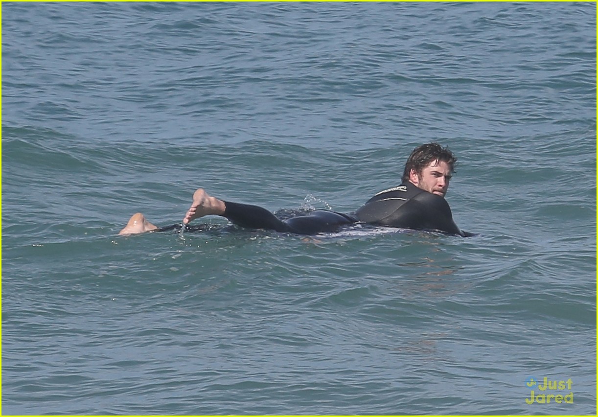 liam hemsworth surfs the waves with his brother luke08