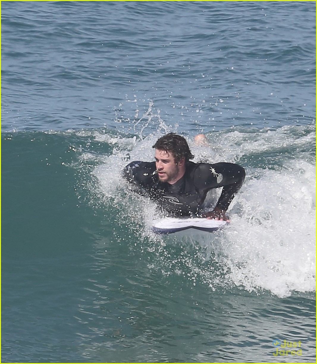 liam hemsworth surfs the waves with his brother luke16