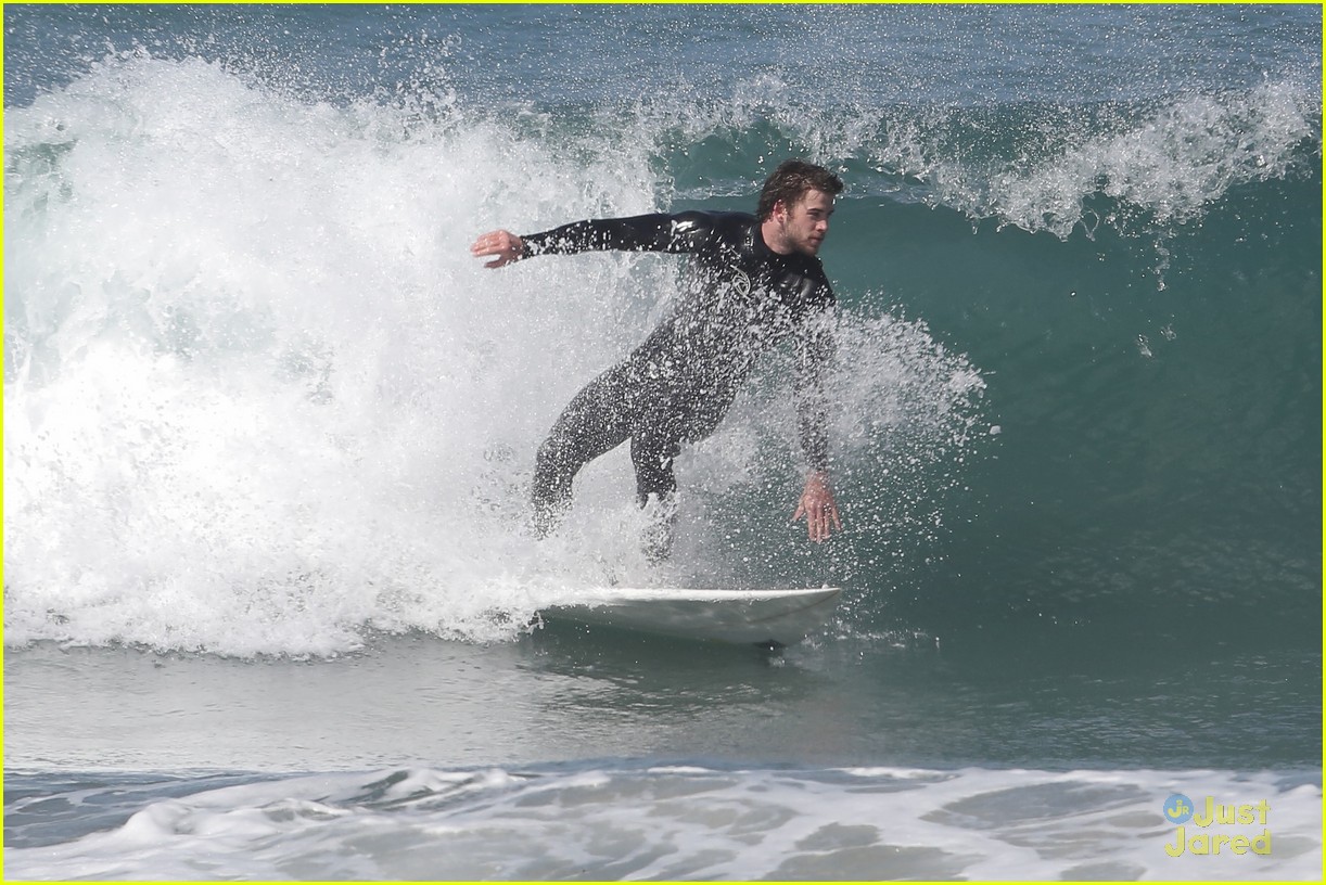 liam hemsworth surfs the waves with his brother luke21