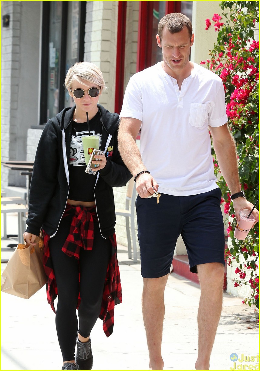 julianne hough finishes up 12 hour rehearsal with her brother derek38