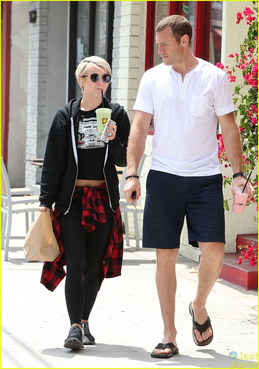 julianne hough finishes up 12 hour rehearsal with her brother derek41