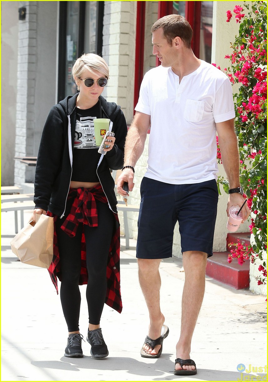 julianne hough finishes up 12 hour rehearsal with her brother derek42