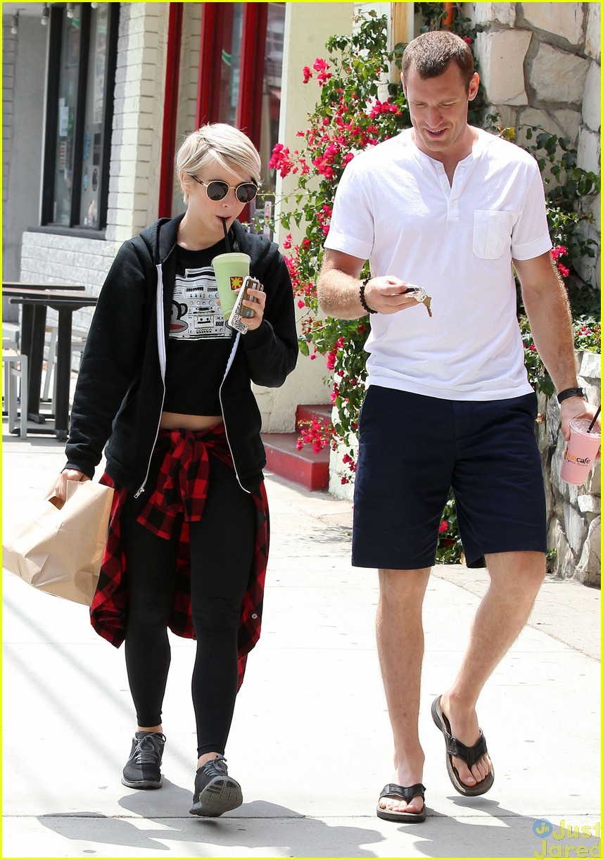 julianne hough finishes up 12 hour rehearsal with her brother derek47