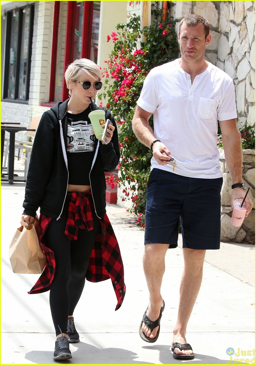 julianne hough finishes up 12 hour rehearsal with her brother derek48