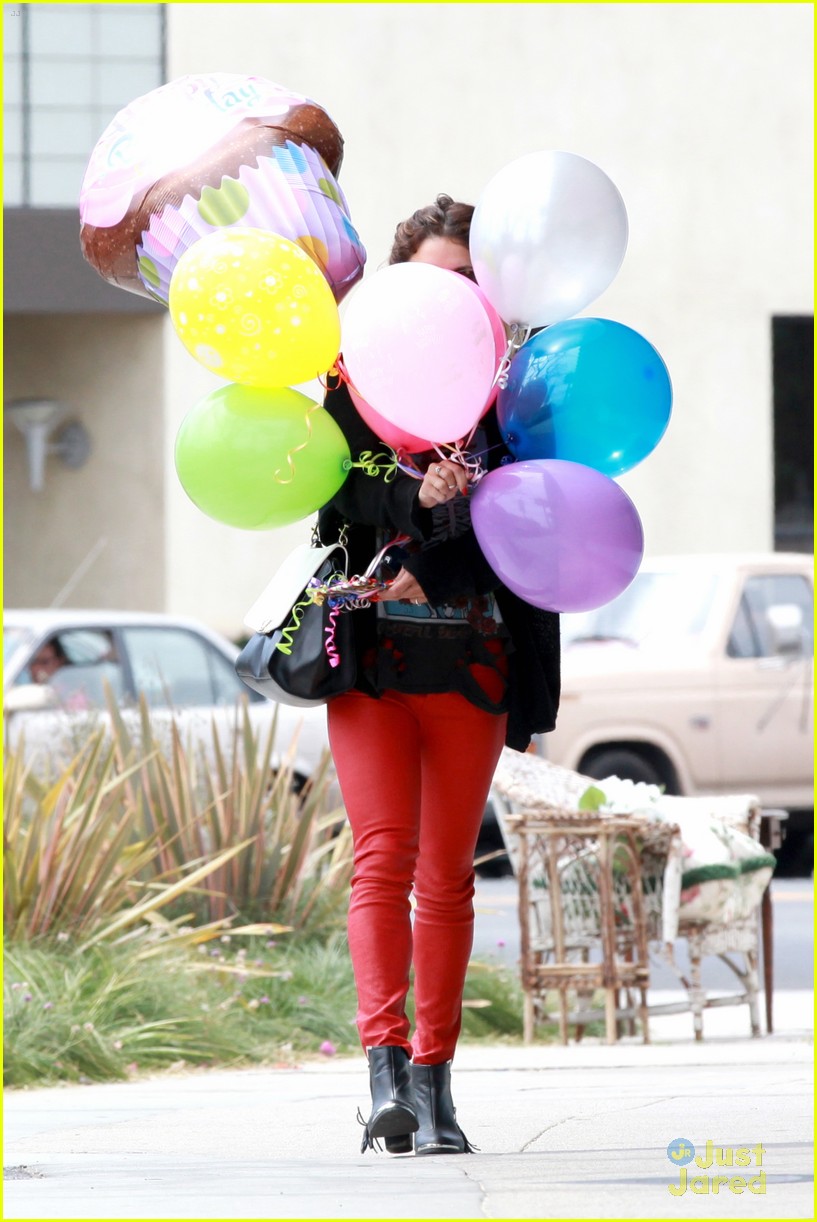 vanessa hudgens balloons birthday friend 11
