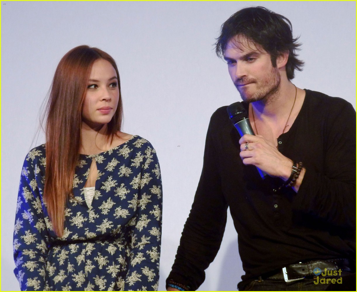 ian somerhalder entertains crowd another day of bloody con 09
