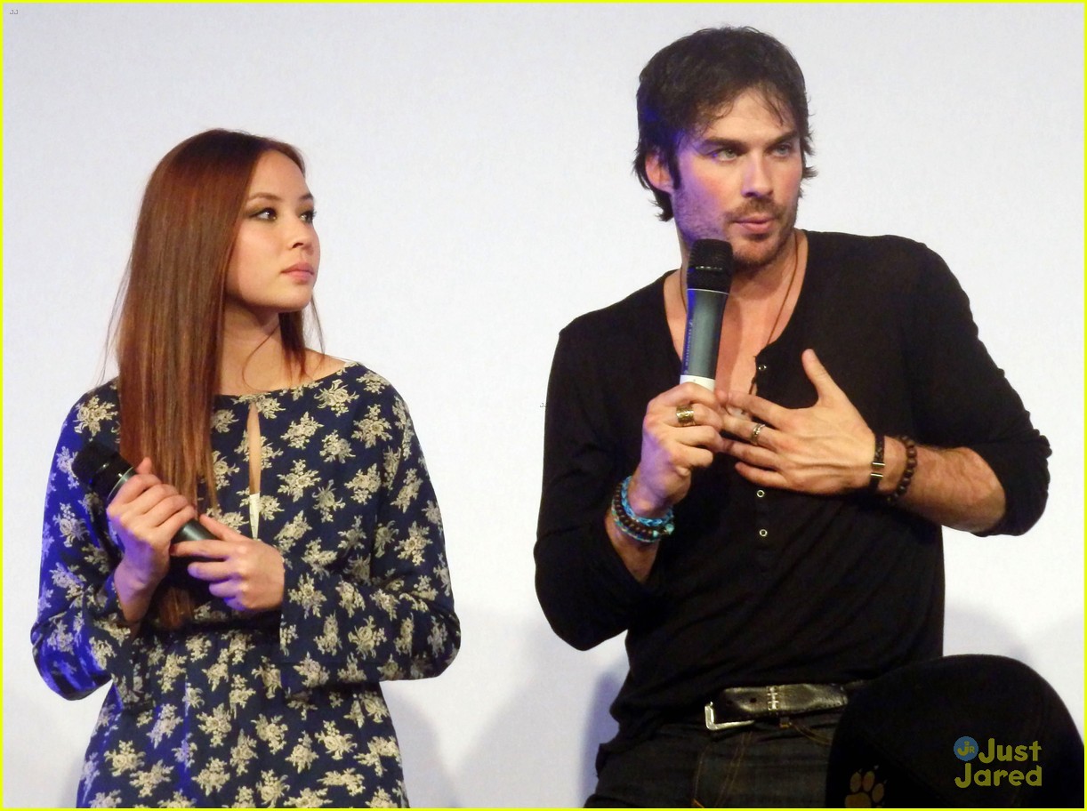 ian somerhalder entertains crowd another day of bloody con 11