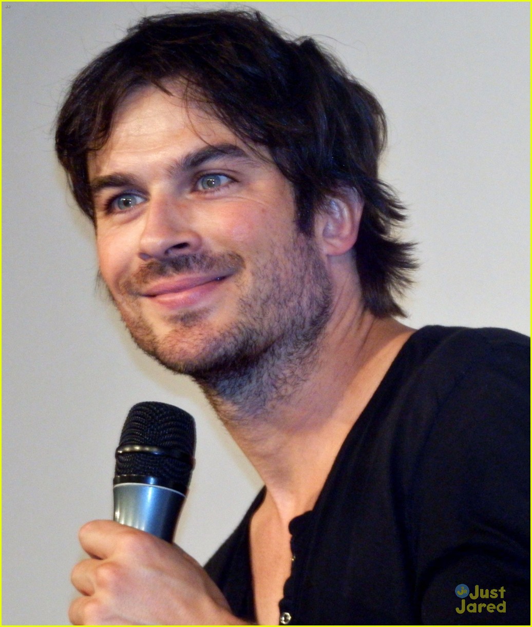 ian somerhalder entertains crowd another day of bloody con 17