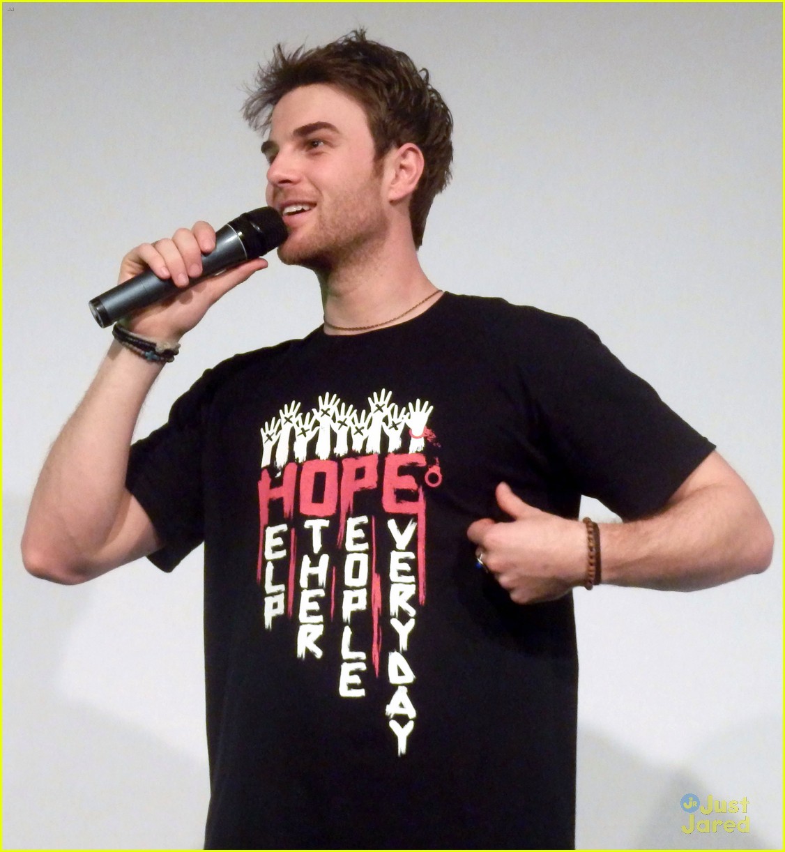 ian somerhalder entertains crowd another day of bloody con 25