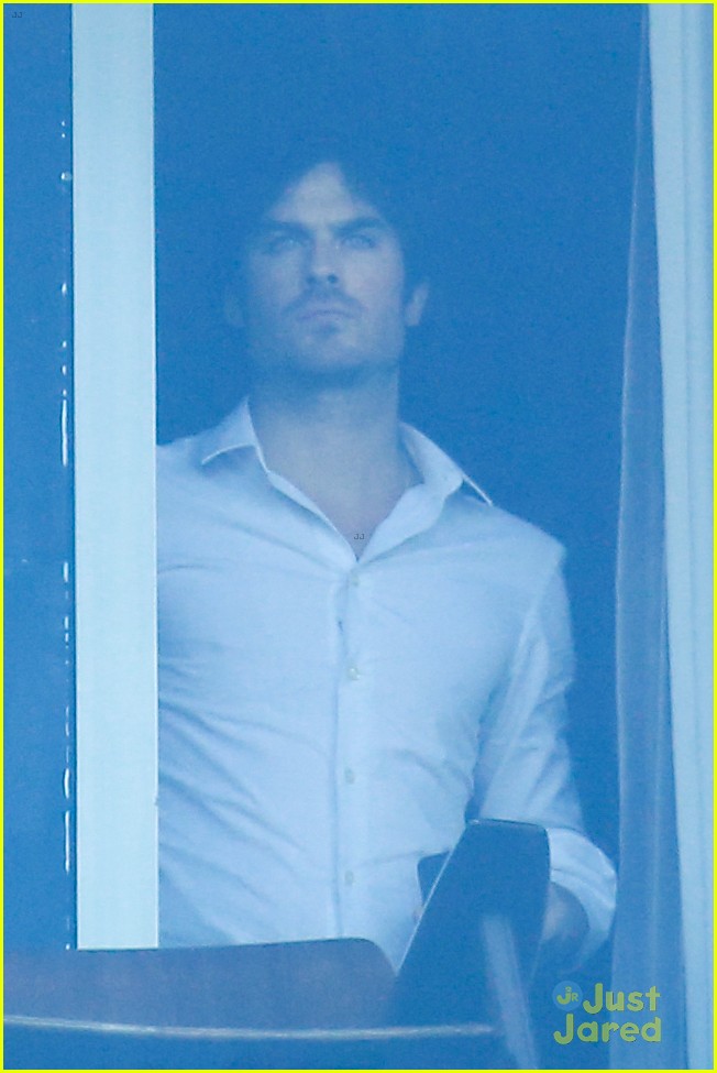 ian somerhalder blows kisses to fans from rio hotel balcony 04