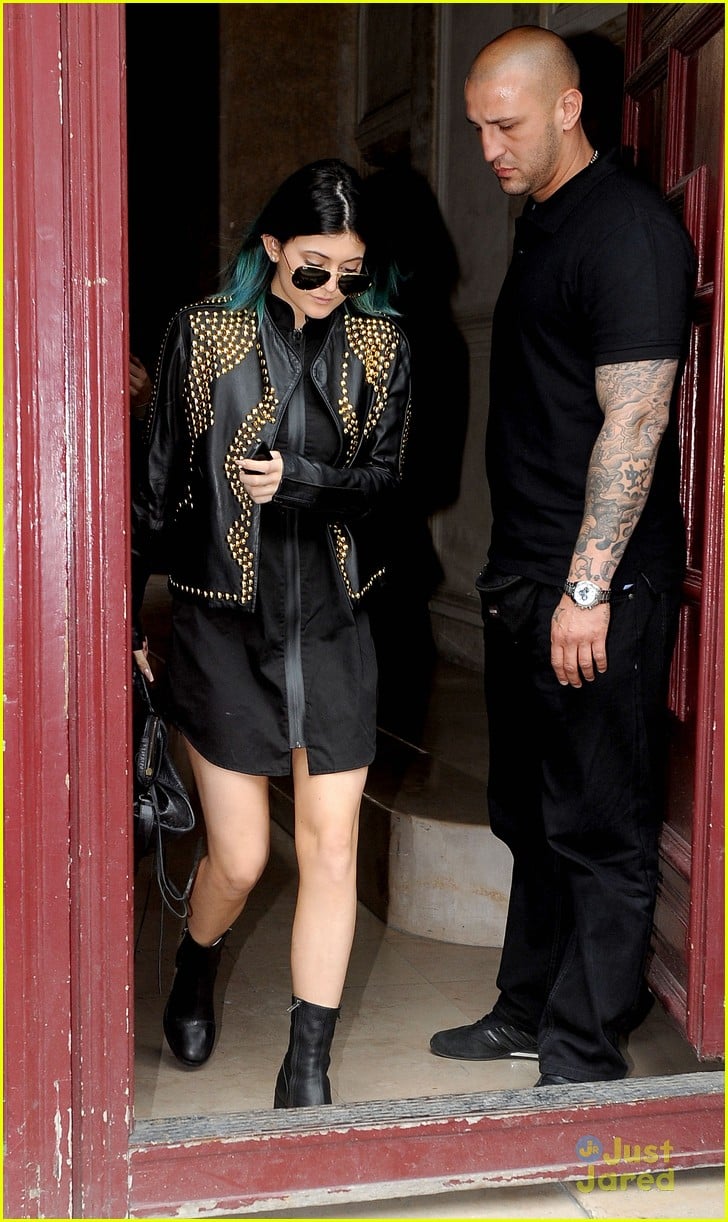 kendall kylie jenner shopping givenchy paris 12