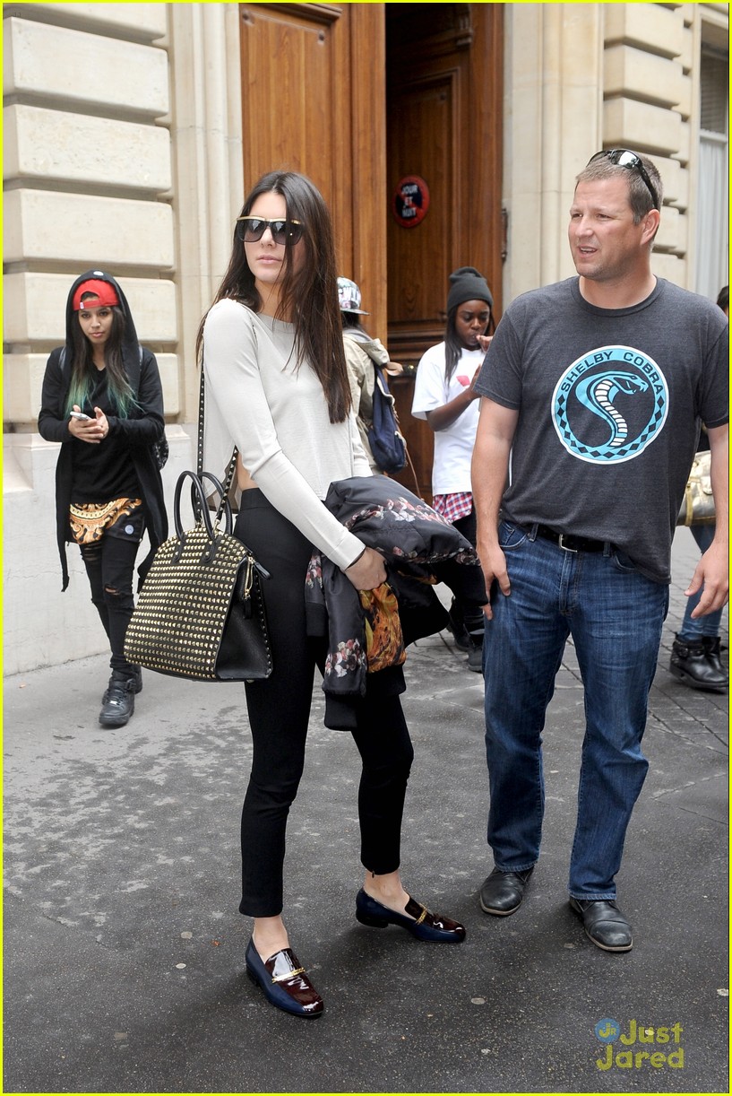 kendall kylie jenner shopping givenchy paris 25