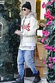 justin bieber attracts a mob of fans while out shopping 01