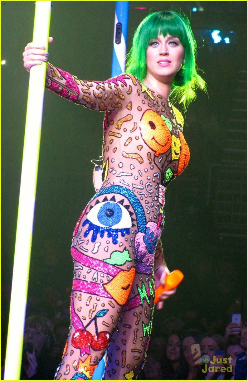 see all of katy perry crazy prismatic tour costumes here 10