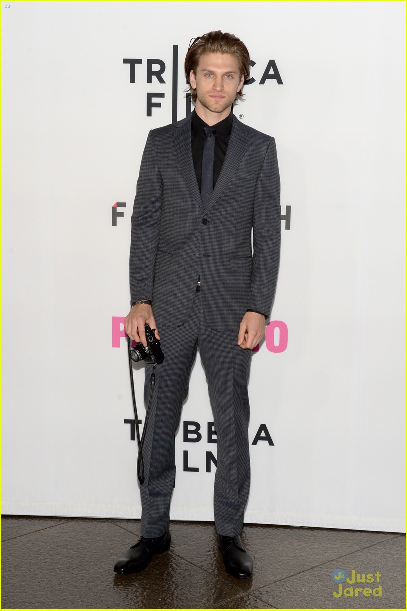 Keegan Allen \u0026 Zoe Levin Premiere 'Palo Alto' in Los Angeles: Photo 672016  | Drake Bell, Keegan Allen, Zoe Levin Pictures | Just Jared Jr., image size:815x1222