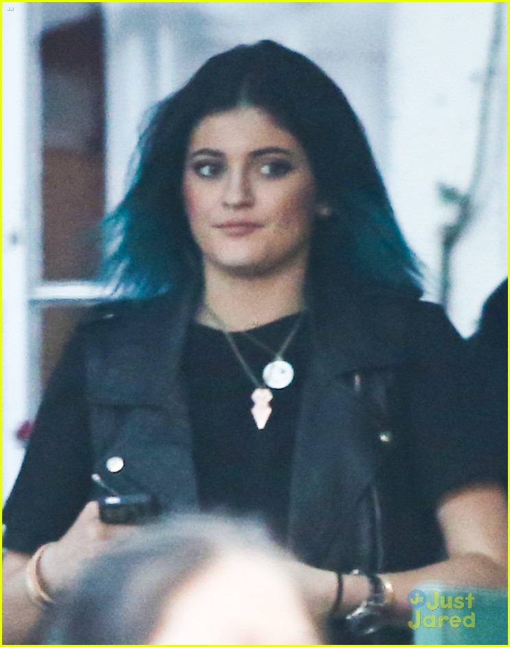 kendall jenner arrives cannes kylie touches up blue hair 02