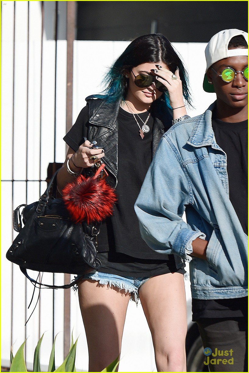 kendall jenner arrives cannes kylie touches up blue hair 03