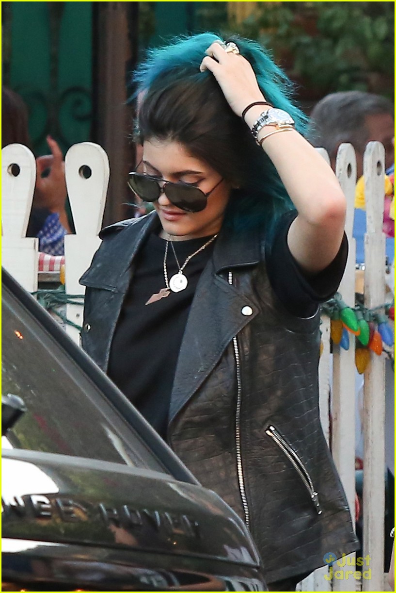 kendall jenner arrives cannes kylie touches up blue hair 38