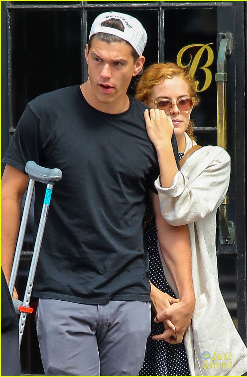 riley keough leans on ben smith petersen in nyc 01