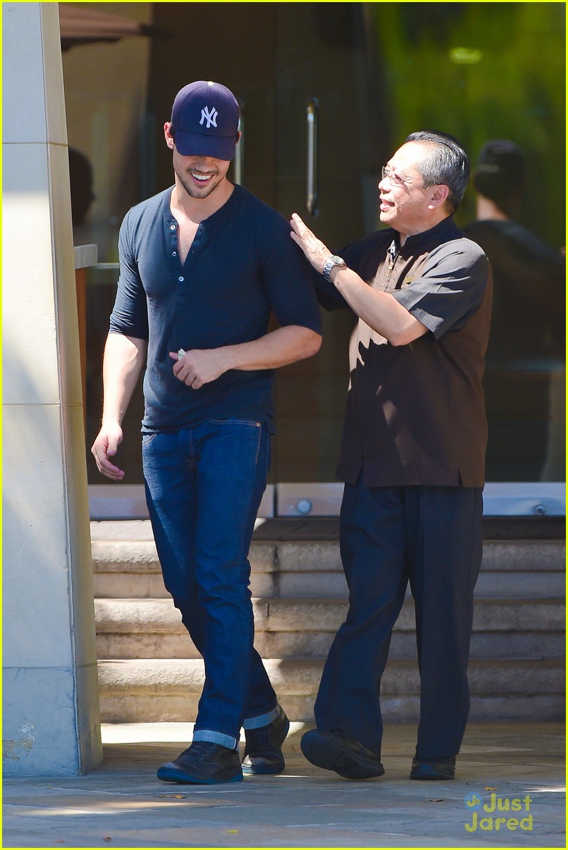 taylor lautner fantastically talanted does his own stunts 03
