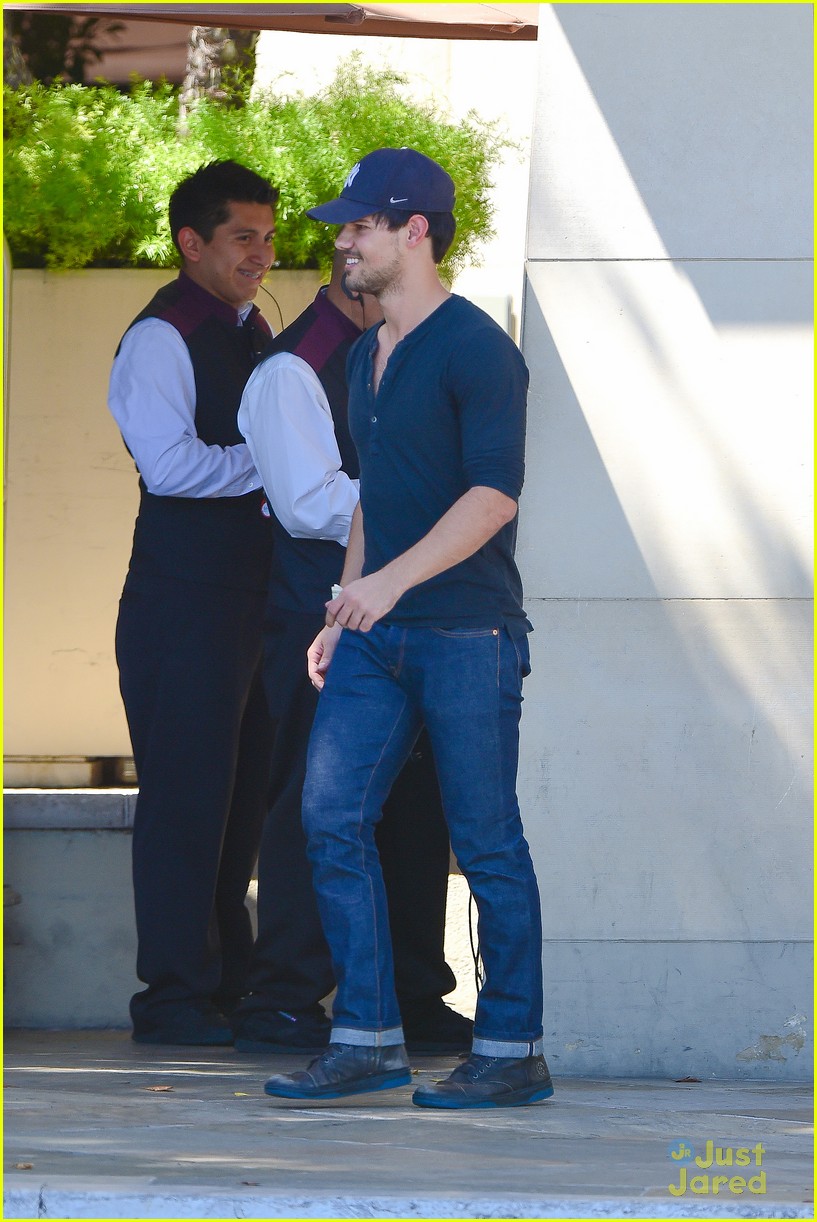 taylor lautner fantastically talanted does his own stunts 04