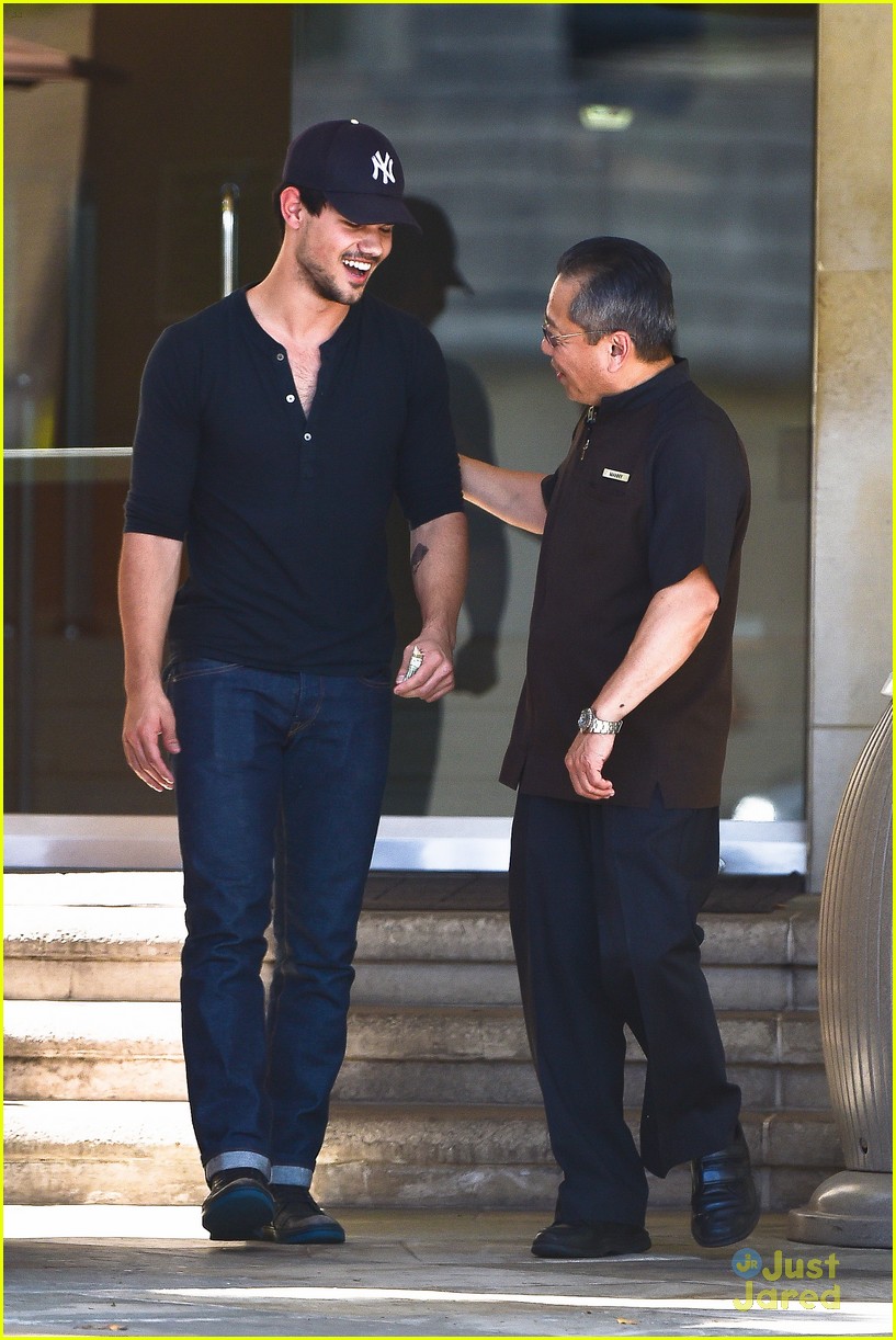 taylor lautner fantastically talanted does his own stunts 08