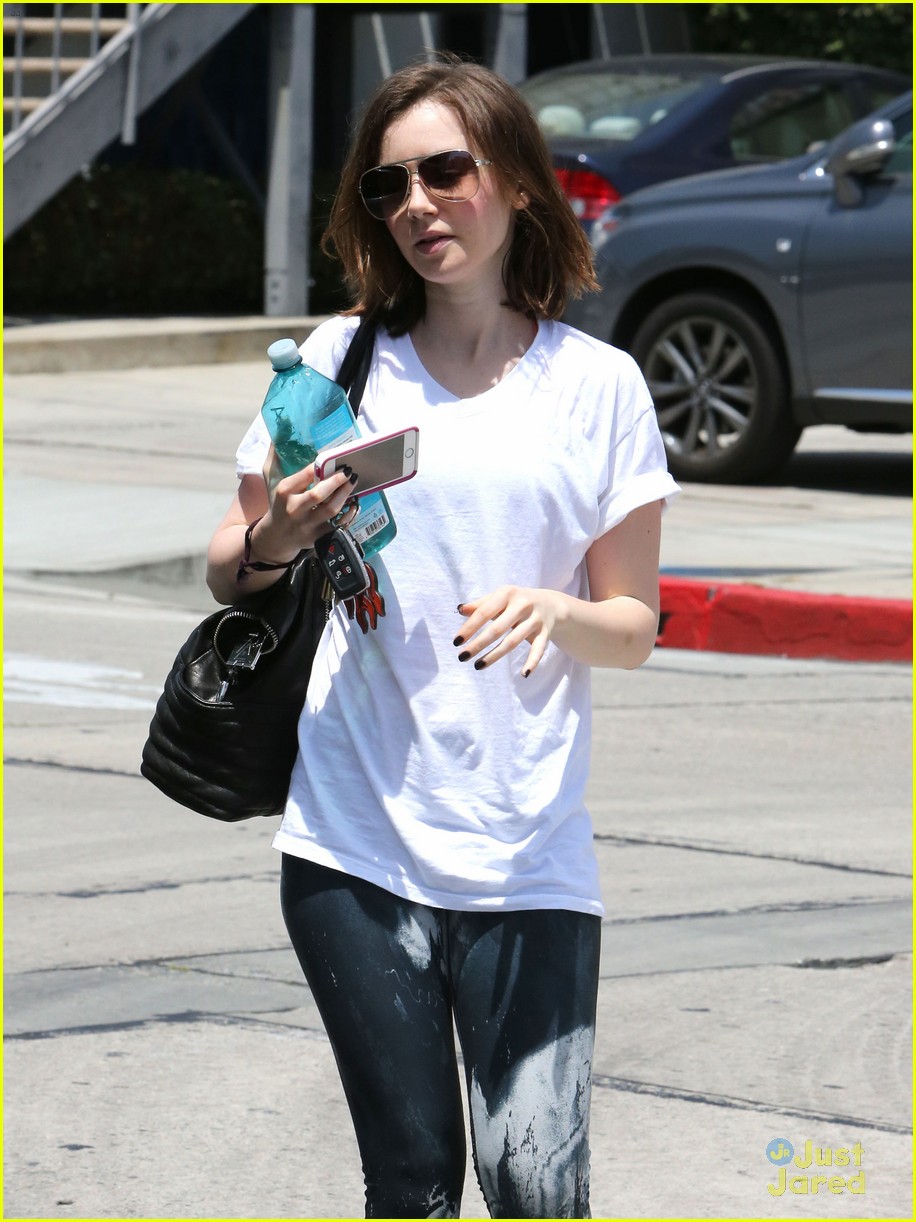 lily collins finishes off work week gym session 06